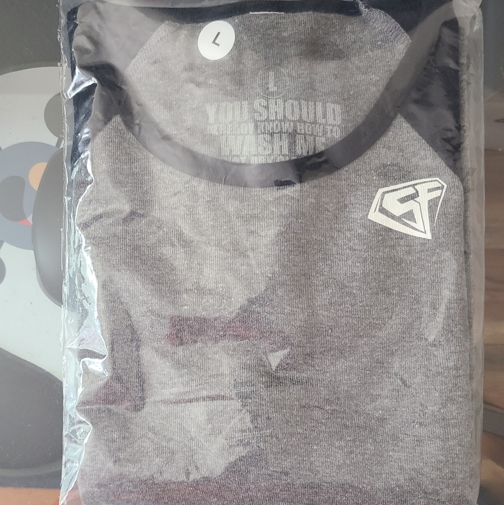 Superfresh Grey and Black Hero Badge Mens L